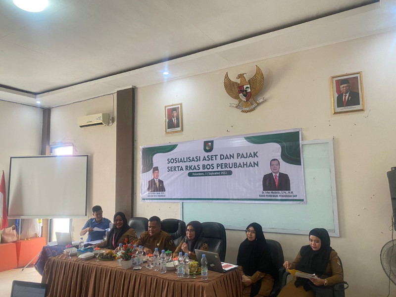 BPKAD Pekanbaru Jadi Narasumber Sosialisasi Pengelolaan Dana BOS di SMPN 4 Pekanbaru