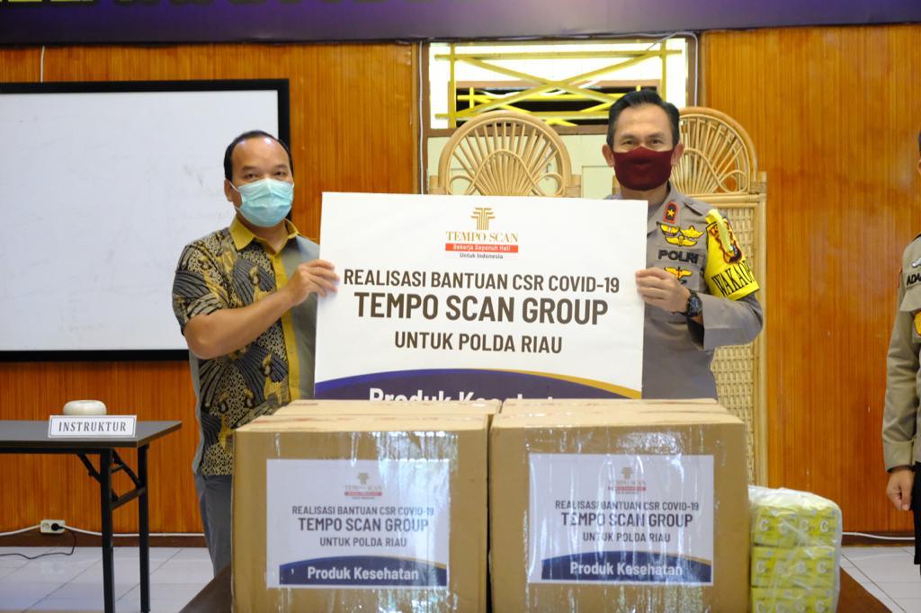 PT Tempo Scan Groups Peduli, Wakapolda Serahkan Bantuan Vitamin Bagi Personel Gugus Tugas Covid-19 Polda Riau.