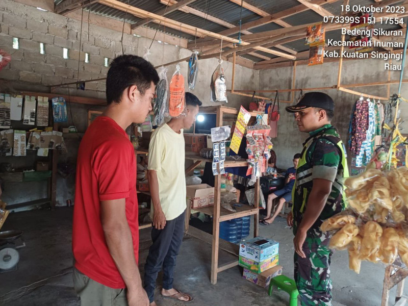 Babinsa Koramil 06/Cerenti Kodim 0302/Inhu Pantau Perkembangan Harga Kebutuhan Pokok Diwilayah Kecamatan Inuman Desa Bedeng Sikuran