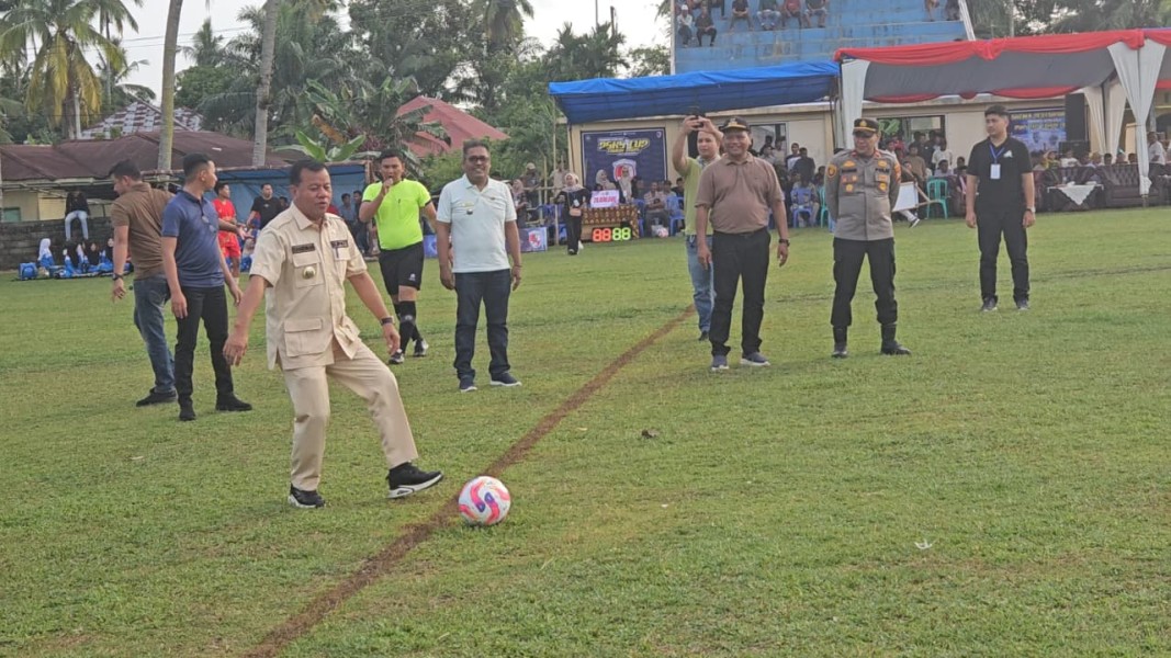 Buka Turnamen Sepakbola PSKS Cup 2025;  Bupati Minta Peserta Junjung Tinggi Sportifitas