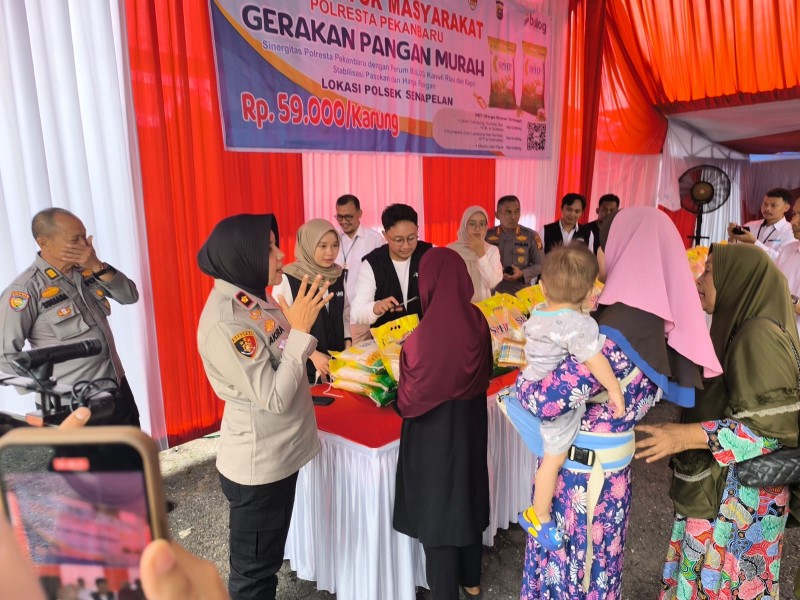 Pasar Murah Polsek Senapelan, 3 Ton Beras Ludes Terjual dalam Dua Jam