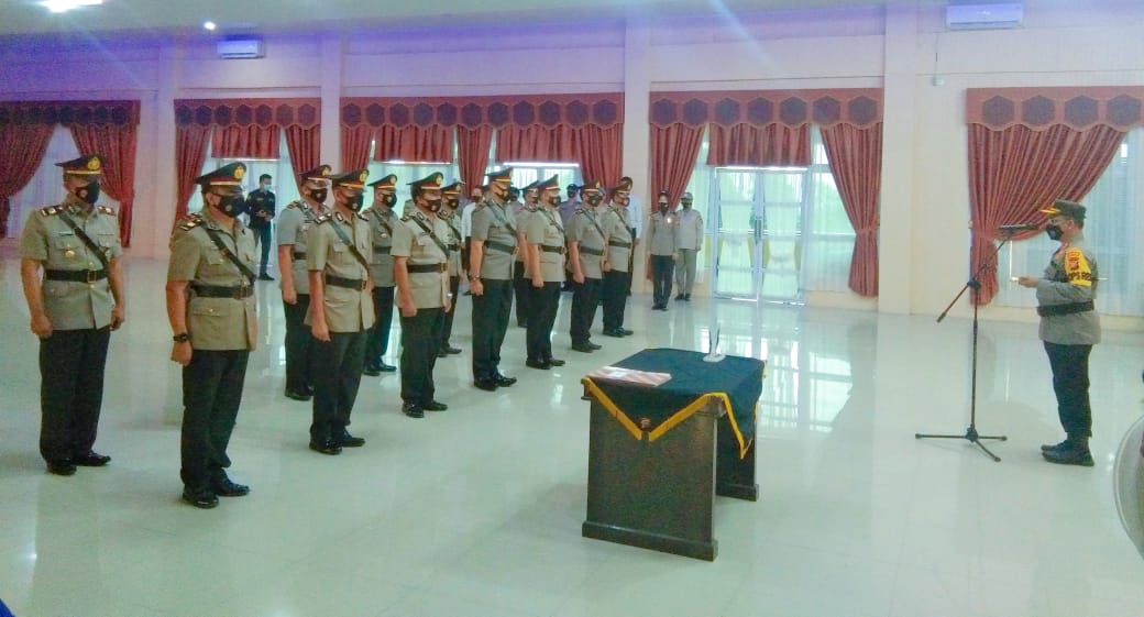 Kapolres Kuansing Memimpin Sertijab Kasat Dan Kapolsek Di Wilayah Jajaran Polres Kuansing