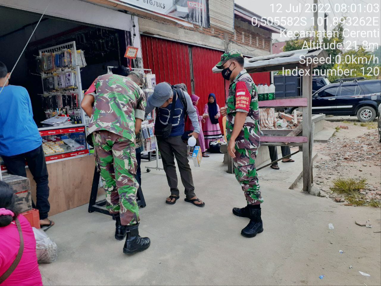 Babinsa Berikan Sosialisasi Serta HimbauaN Kepada Warga Agar Patuhi Prokes Covid-19 Desa Kampung Baru