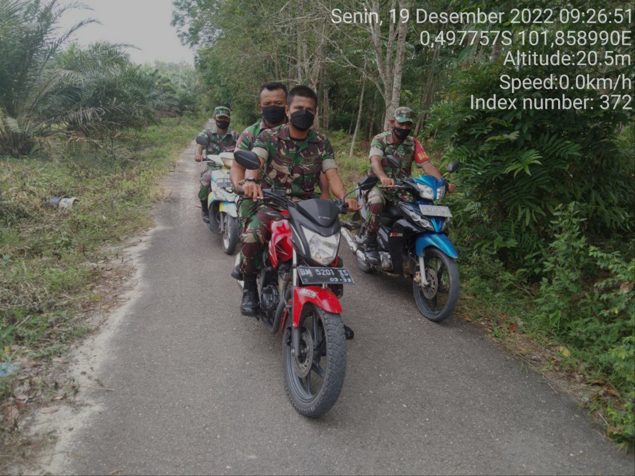 Antisipasi Karhutla Babinsa Koramil 06/Cerenti Kodim 0302/Inhu Setiap Hari Laksanakan Patroli di Wilayah Binaan 