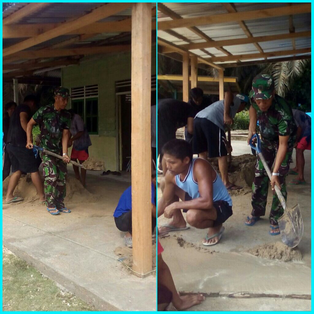 Babinsa Koramil 07/Kuantan Hilir Gotong Royong Bersama Masyarakat Memperbaiki Lantai Teras Kantor Desa Sukaping.
