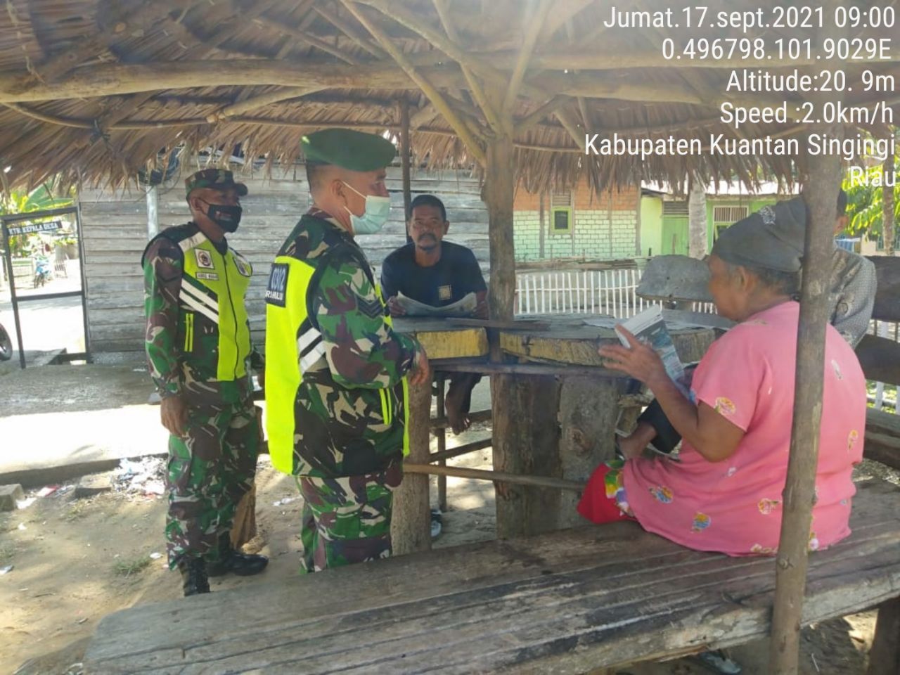 Babinsa Koramil 06 /Cerenti Kodim 0302/Inhu Himbau Warga Masyarakat Untuk Patuhi Protokol Kesehatan (PROKES) Covid-19