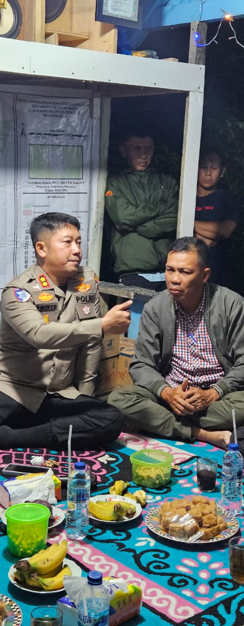 Tengah Malam;  Kapolres Kuansing Sambangi Poskamling di Geringging Baru Sentajo Raya