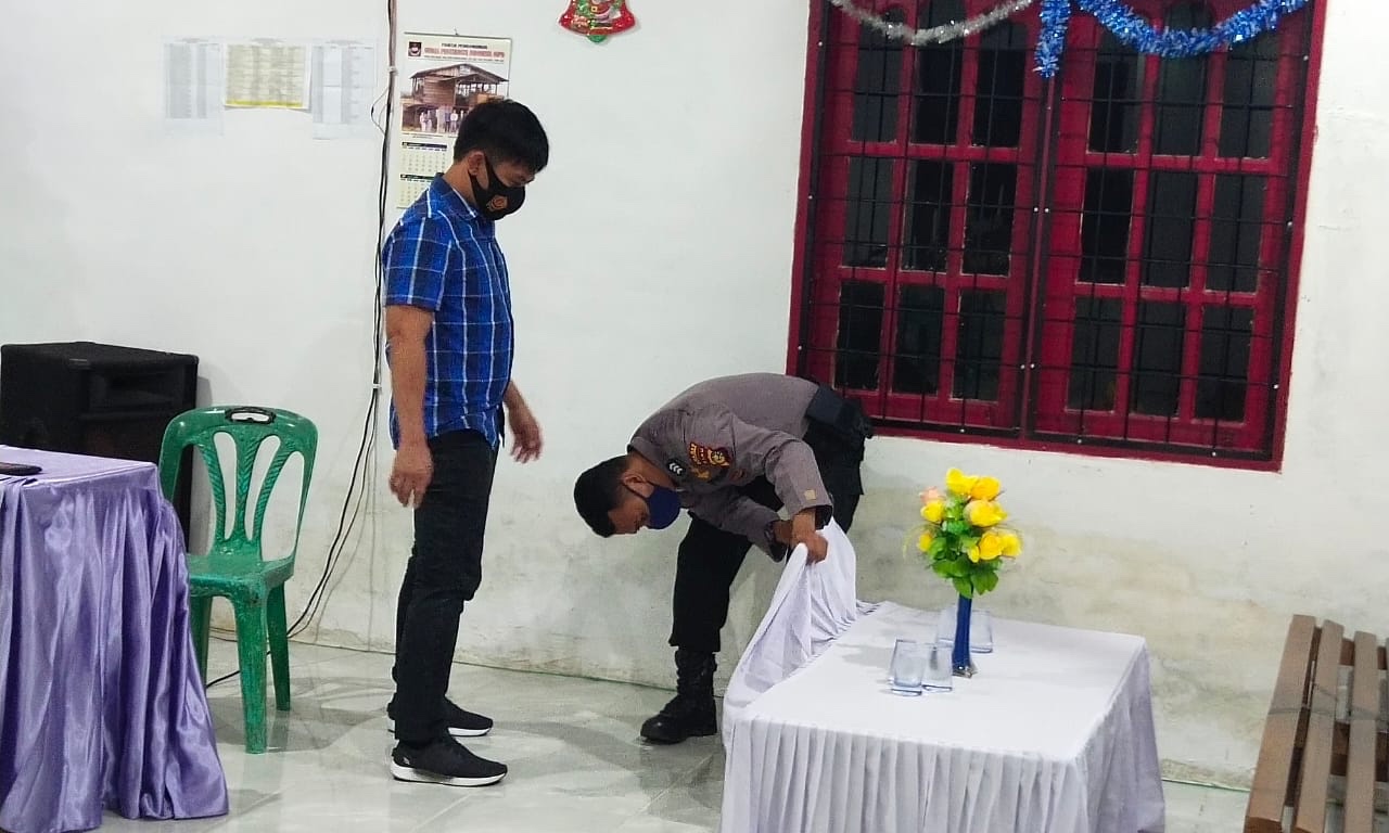 Personel Polsek Pangkalan Kerinci Dikerahkan untuk Laksanakan Pengamanan Gereja