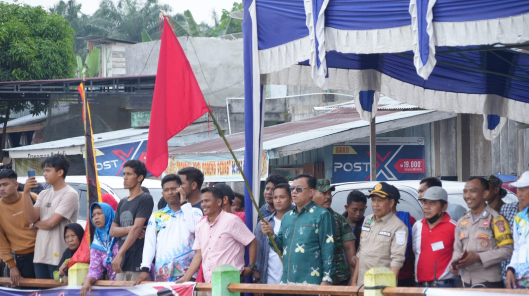 Buka Pacu Jalur Mini  Warga Sukaraja LTD Antusias Sambut Suhardiman