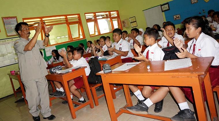 Separuh Lebih Guru PNS dan CPNS Kepulauan Meranti Menumpuk di Kota