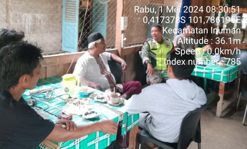 Di Desa Sigaruntang Kecamatan Inuman, Babinsa Koramil 06/cerenti  Kodim 0302/Inhu Lakukan Komsos 