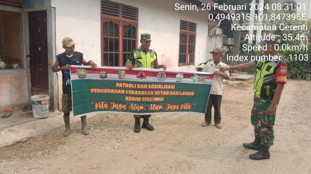 Di Desa Kampung Baru Timur Babinsa Koramil 06/Cerenti Kodim 0302/Inhu Laksanakan Patroli 