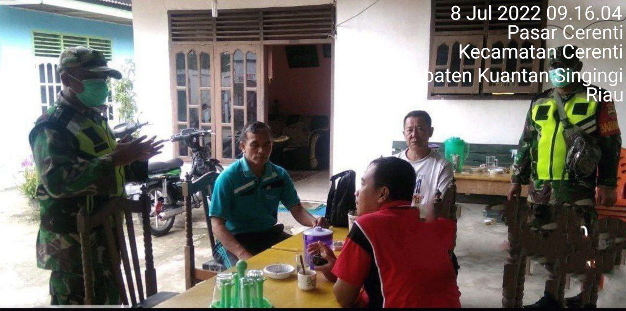 Babinsa Koramil 06/Cerenti Dim 0302/Inhu Berikan Sosialisasi Serta Himbauan Kepada Warga Agar Patuhi Prokes Covid-19 di Kecamatan Cerenti