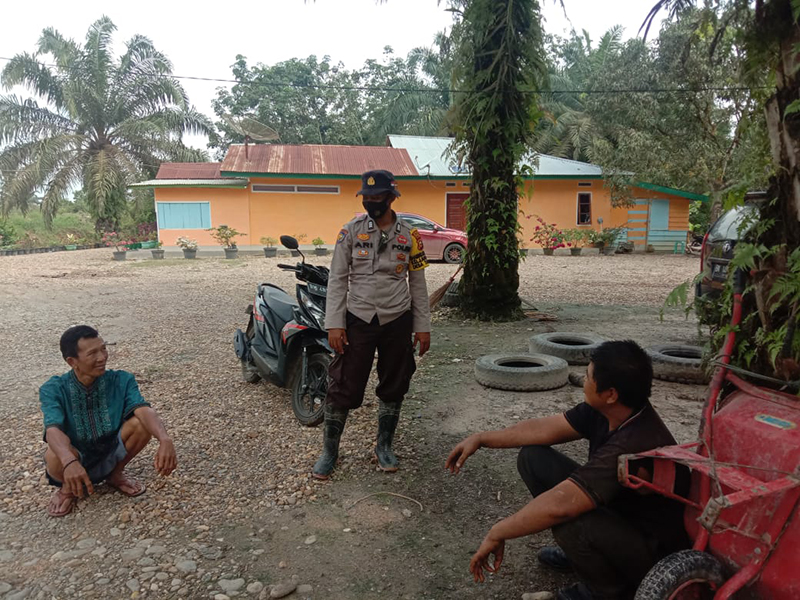 Personel Polsek Langgam Lakukan Patroli C3 dan Sosialisasi AKB di Desa Segati