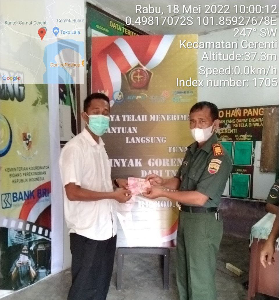 Koramil 06/Cerenti Kodim 0302/Inhu Melaksanakan Dan Mengecek Nama-Nama Pemberian BLT Minyak Goreng Dalam Bentuk Uang Yang Di Laksanakan di Kantor Koramil