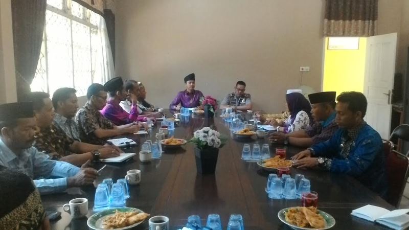 Camat Ludal Gelar Rapat Persiapan Menyambut HUT RI ke-72