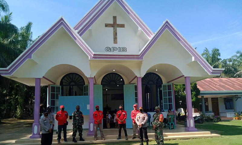 Kapolsek Kerumutan Pastikan Perayaan Jumat Agung dan Ibadah Paskah Berjalan Lancar