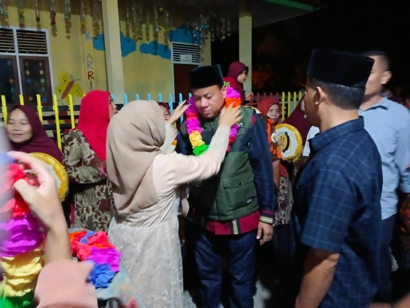 Hadiri Silaturahmi, Warga Pulau Rengas Do'akan Suhardiman Amby Sukses Pimpin Kuansing