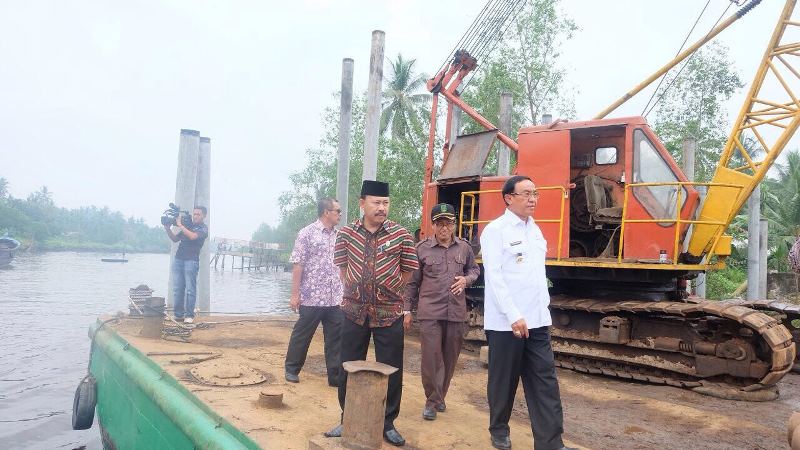 HM Wardan Tinjau Progres Rehabilitasi Jembatan Desa Bente Mandah