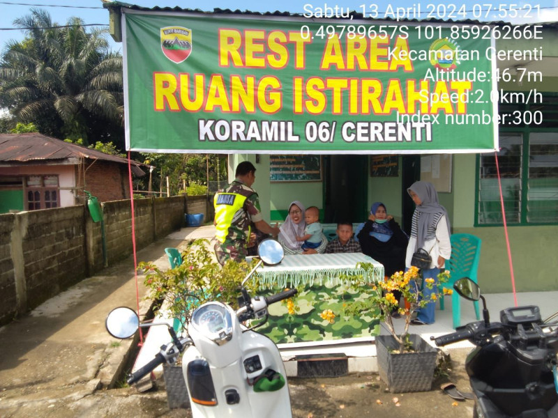 Di Kecamatan Cerenti, Babinsa Koramil 06/Cerenti Kodim 0302/ Inhu Menyediakan Rest Area Untuk Pemudik 