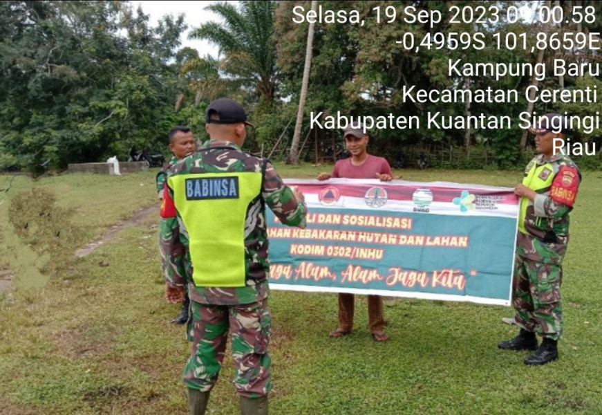 Sertu Firman Babinsa Koramil 06/Cerenti Kodim 0302/Inhu Laksanakan Patroli Dan Sosialisasi Untuk Cegah Kebakaran Hutan Dan Lahan di Wilayah Teritorialnya
