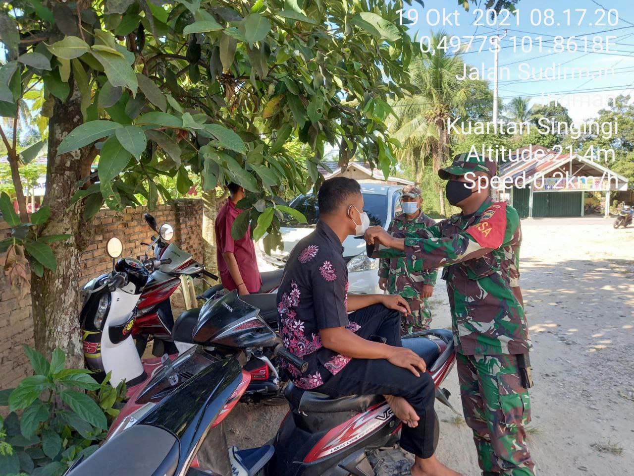 Bintara Pembina Desa Koramil 06 Cerenti Kodim 0302 Inhu Rutin Himbau Warga Desa Binaan Patuhi Prokes 