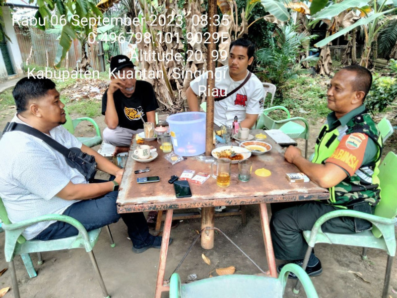 Serda Juanda Anggota Koramil 06/Cerenti Kodim 0302/Inhu Komsos Dengan Warga Binaan