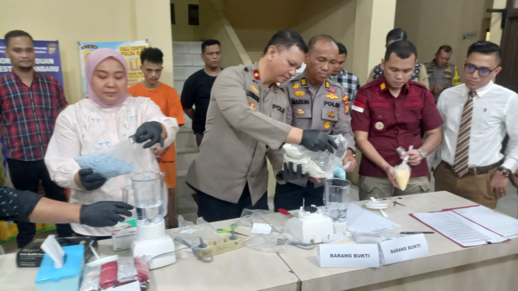 Ribuan Pil Ekstasi Hasil Pengungkapan Jaringan Internasional Dimusnahkan