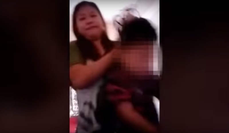 Sadis! Video Mengerikan Ibu Gantung Anak Gara-gara Ingin Diperhatikan Suami