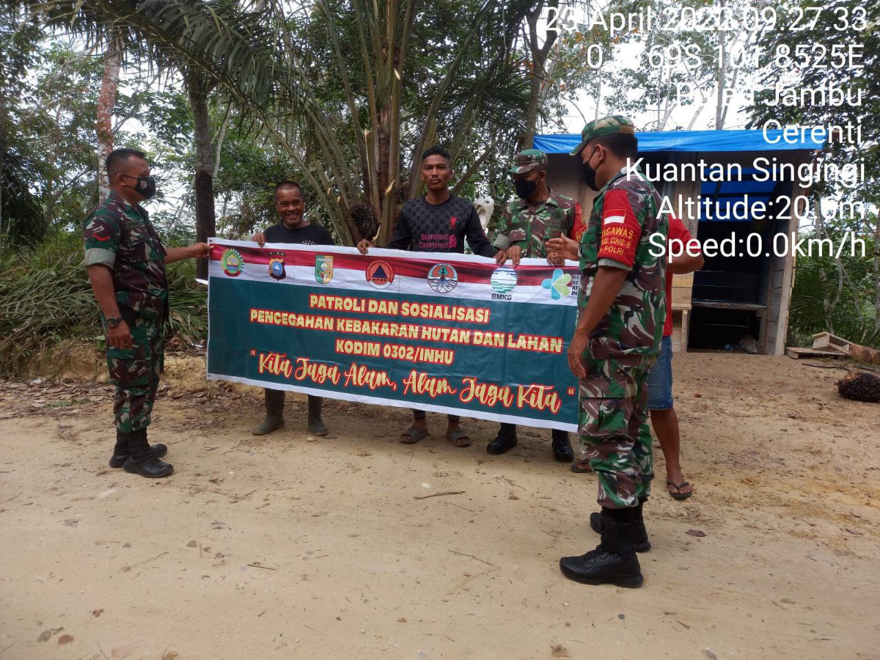 Babinsa Koramil 06/Cerenti  Kodim 0302/Inhu Lakukan Upaya Pencegahan Karhutla Dengan Rutin Sosialisasi di Desa Binaannya