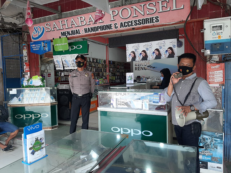 Polsek Pangkalan Kuras Pastikan Masyarakat Tertib Menjalani Prokes di Keramaian