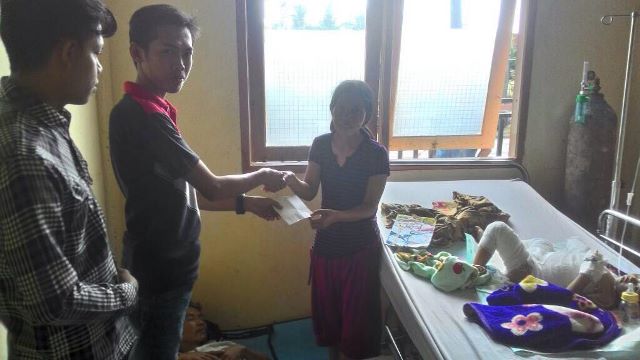 Wartawan Muda Inhil Beri Santunan kepada Pasien Luka Bakar di RSUD Puri Husada