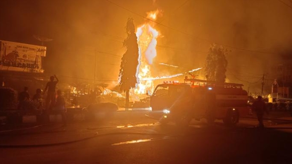 Belasan Kios di Pasar Pulau Payung Dumai Ludes Terbakar, Polisi Lakukan Penyelidikan