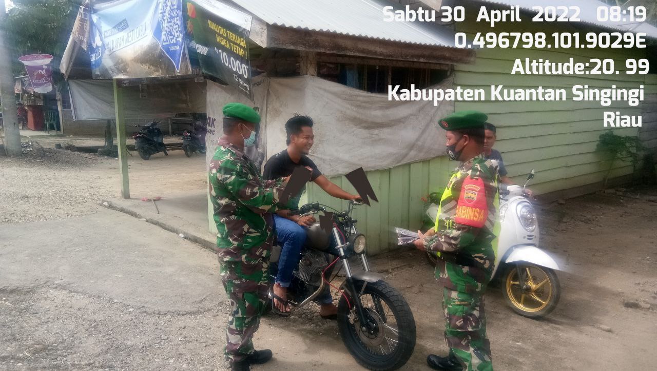 Babinsa Koramil 06/Cerenti Kodim 0302/Inhu Edukasi Warga Tentang Disiplin Protokol Kesehatan di Kelurahan Koto Peraku dan Kampung Baru