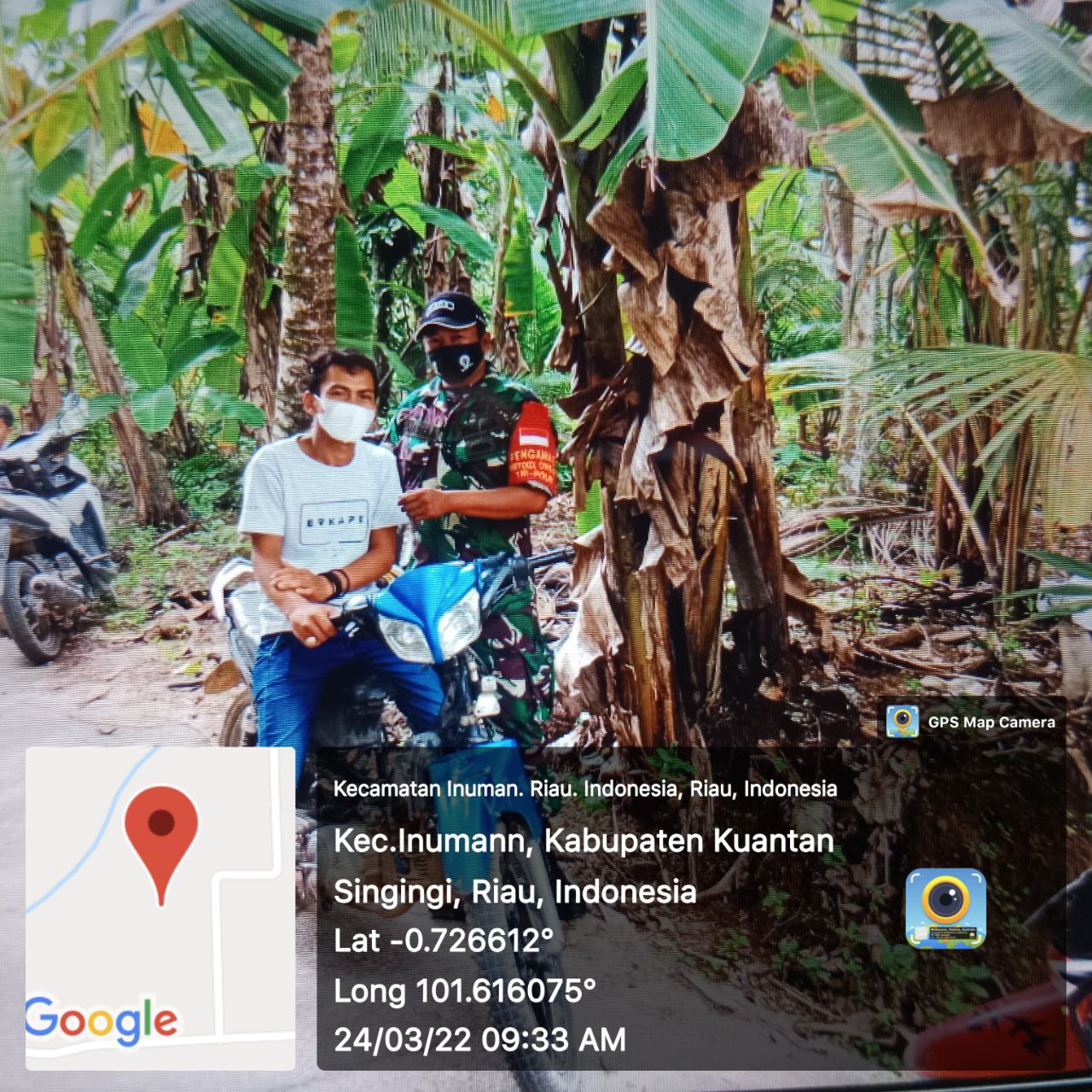 Babinsa Koramil 06/ Cerenti Kodim 0302/ Inhu,Sertu Heriyus Saputera Membagikan Masker Untuk Masyarakat Desa Kampung Baru Koto Kecamatan Inuman Kabupaten Kuansing