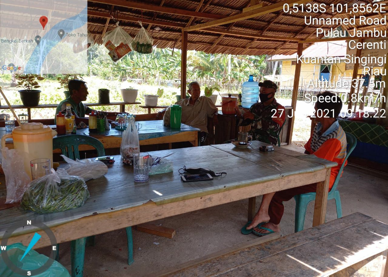 Ciptakan Keakraban, Babinsa Laksanakan Komsos Dengan  Warga Binaan