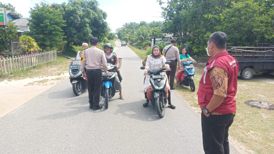 Polsek Bunut Imbau Masyarakat Terapkan Prokes Covid-19 di Ruas Jalan dan di Tempat Vaksin