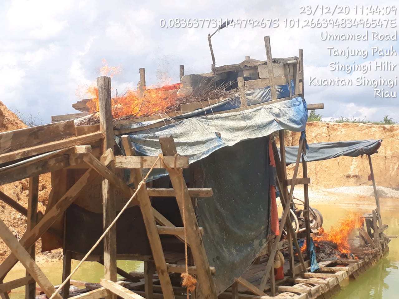 Personil Polsek Singingi Hilir Melakukan Penertiban PETI