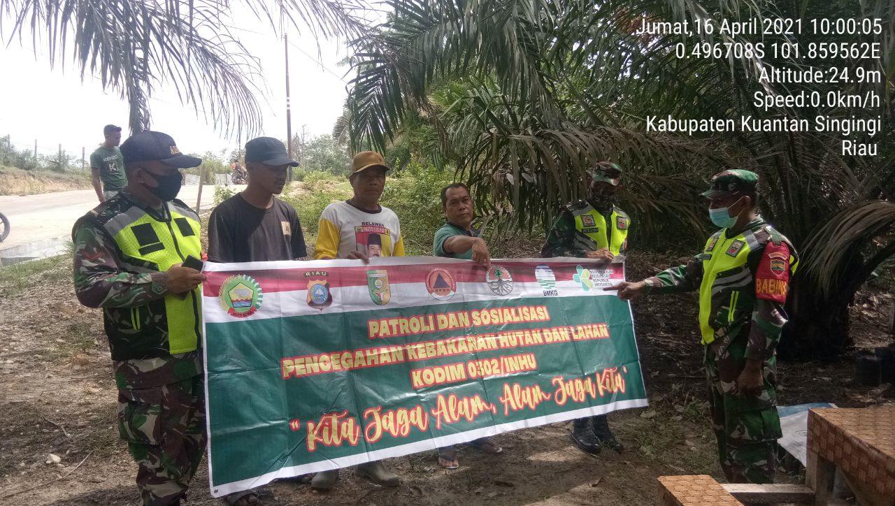 Babinsa Koramil 06/Cerenti Dim 0302 Inhu Galakkan Sosialisasi Dan Patroli Tentang Bahaya Karhutla Di Wilayah Binaannya