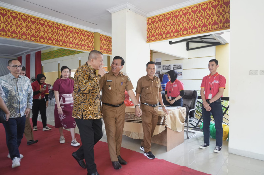 Buka Pelatihan UMKM, Suhardiman Amby Bupati Kuansing Minta Alfamart Lindungi Pengusaha Lokal