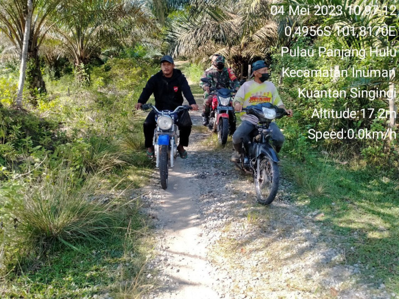 Babinsa Koramil 06/Cerenti Kodim 0302/Inhu Minimalisir Karhutla Laksanakan Patroli Bersama Warga Diwilayah Binaan Desa Pulau Panjang Hulu