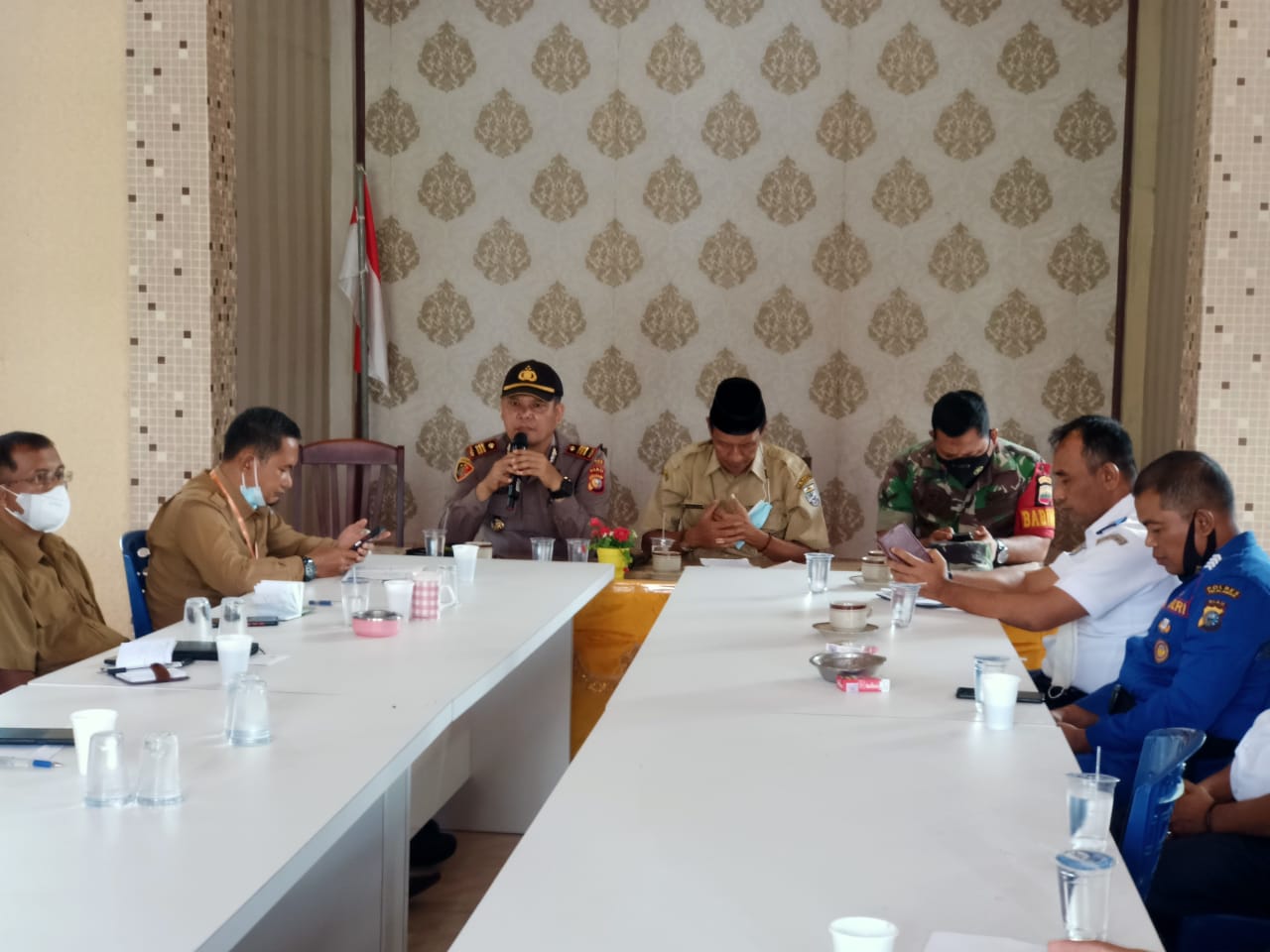 Kapolsek Kuala Kampar dan Upika Lakukan Rapat Sosialisasi Menghadapi Nataru dan Pencapaian Vaksinasi