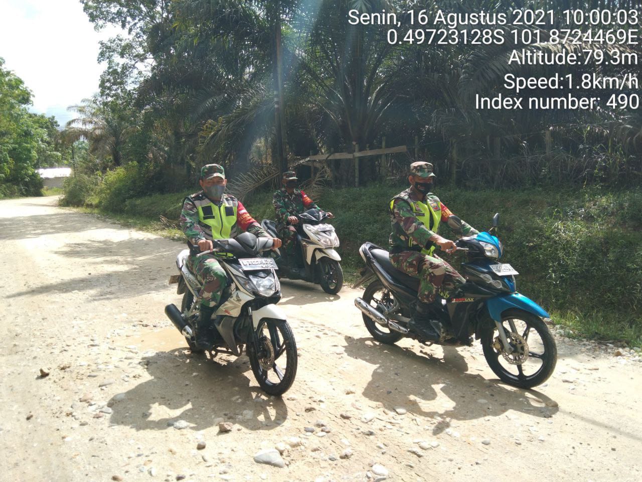 Sertu Pirman Babinsa Koramil 06/Cerenti Kodim 0302/ Inhu Laksanakan Patroli Untuk Cegah Karhutla