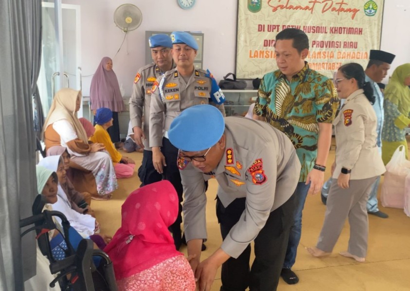 Propam Polda Riau Berbagi Kepedulian Lewat Bakti Sosial dan Green Policing