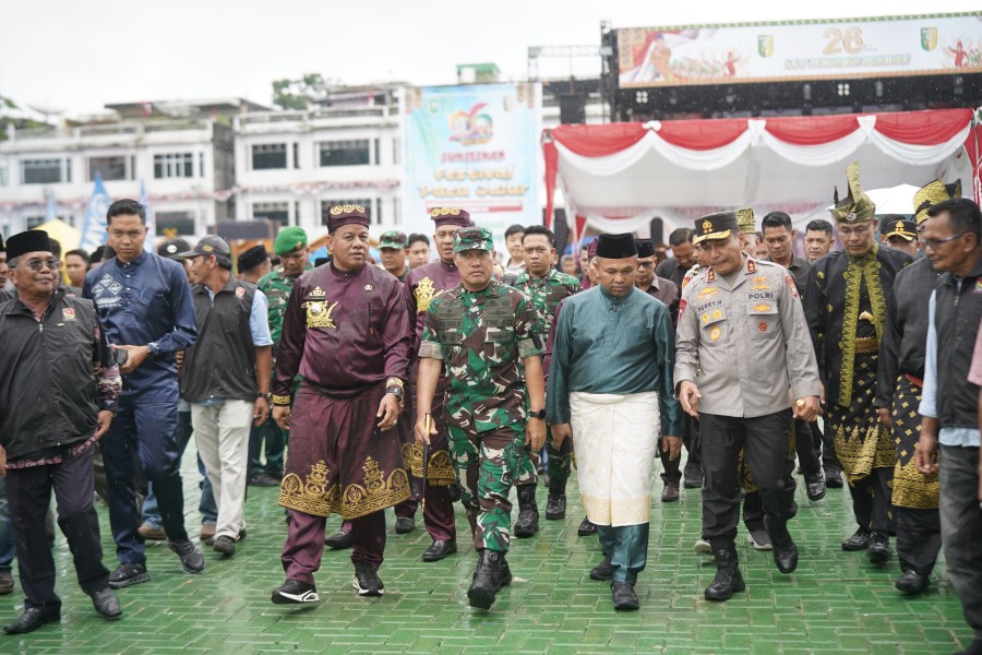 Spektakuler Sepanjang Sejarah;  Peringatan HUT Kuansing ke 26 Dihadiri Pejabat Teras Riau