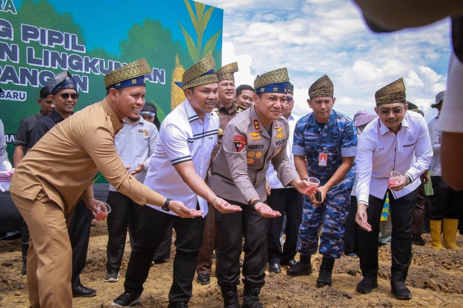 Pemko Pekanbaru Tanam 15.000 Pohon dan Jagung Pipil, Wujudkan Ketahanan Pangan dan Lingkungan Hijau