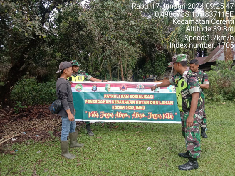 Babinsa Koramil 06/Cerenti Kodim 0302/Inhu Tingkatkan Patroli Karlahut Dan Sekaligus Sosialisasi Desa Pulau Panjang Cerenti