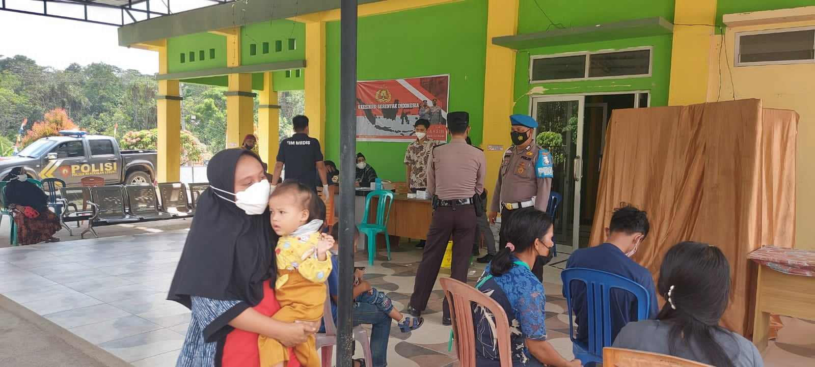 Polsek Pangkalan Lesung Tinjau dan Amankan Giat Vaksinasi Massal