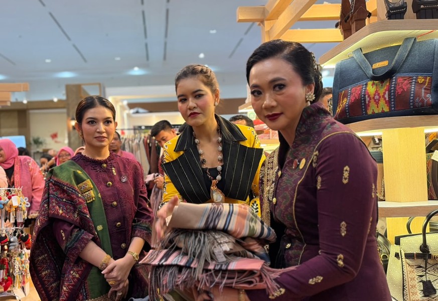 Batik Tulis Kuansing Motif Perahu Jalur Curi Perhatian di Kriyanusa 2026