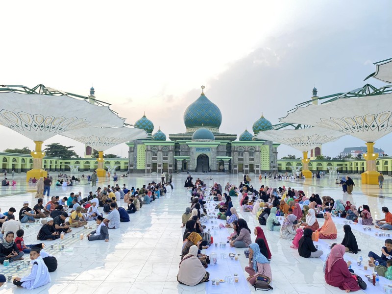 Gen Z dan Keluarga Rasakan Ramadan Berbeda di Masjid Raya An-Nur, Ada Apa?